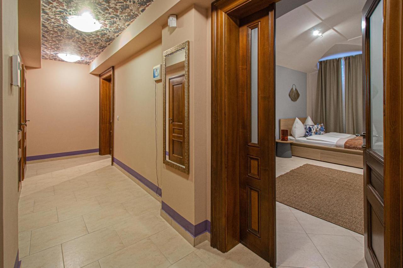 Modern And Spacious In Center Praha